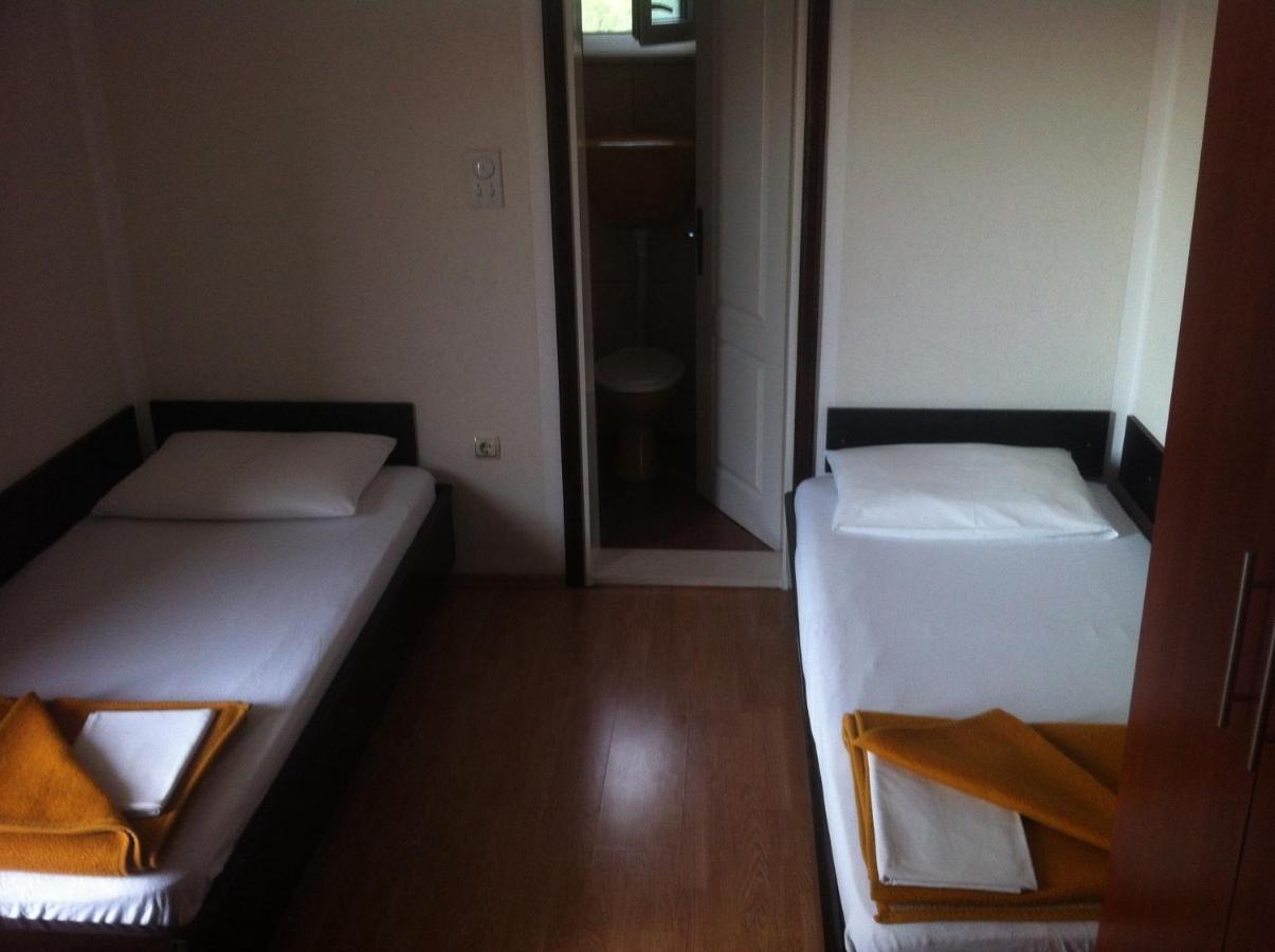 Apartments Avdic Sutomore Ruang foto