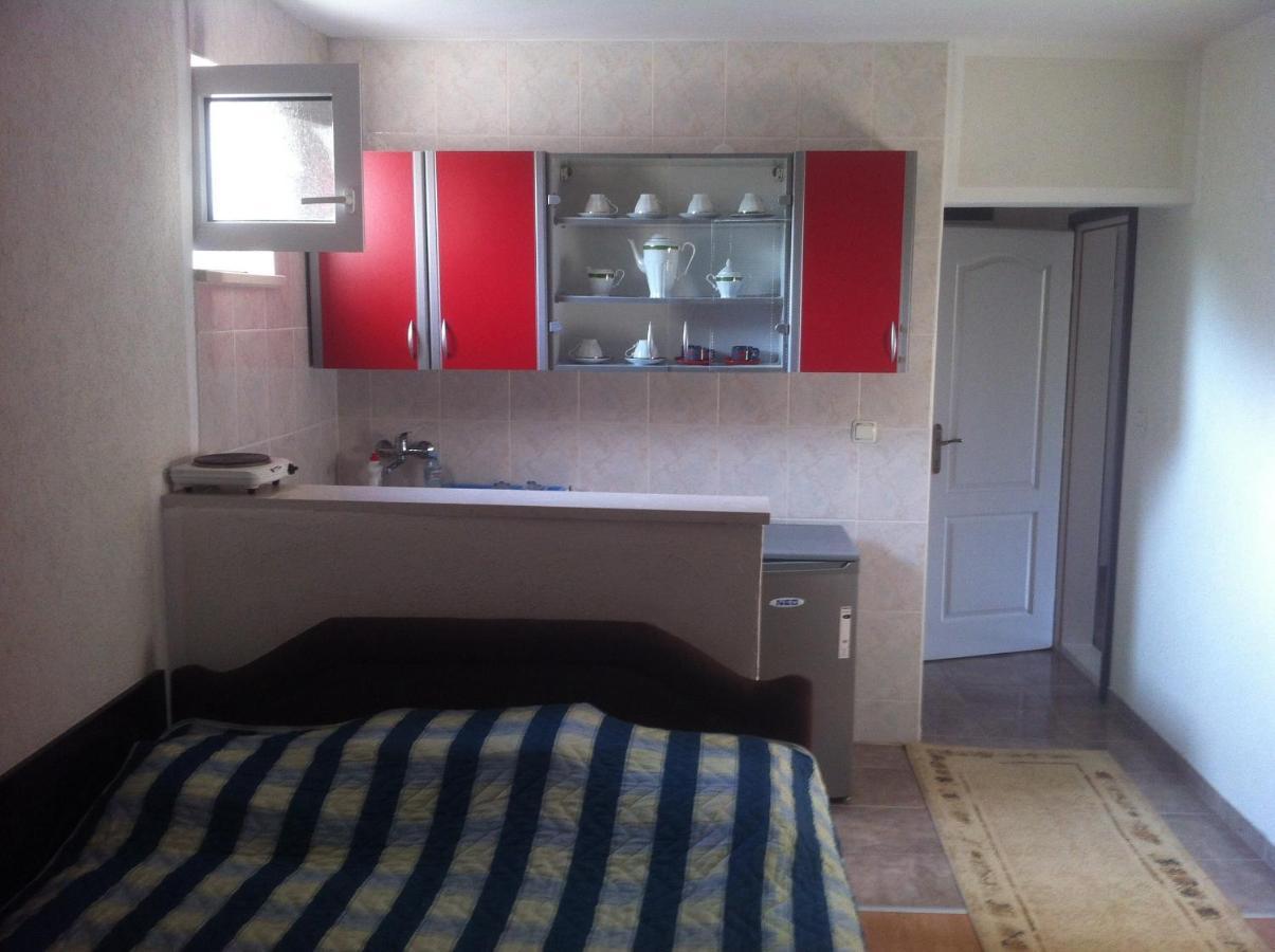 Apartments Avdic Sutomore Ruang foto
