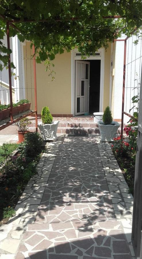 Apartments Avdic Sutomore Bagian luar foto